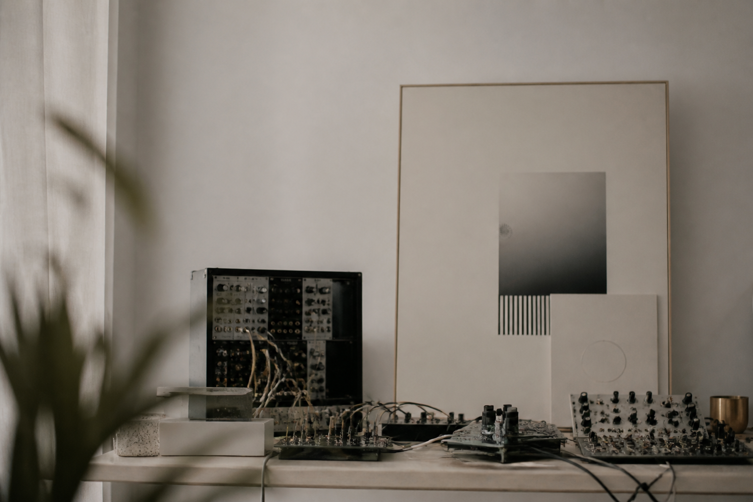 Studio surface with modular fragments and soft daylight in Berlin